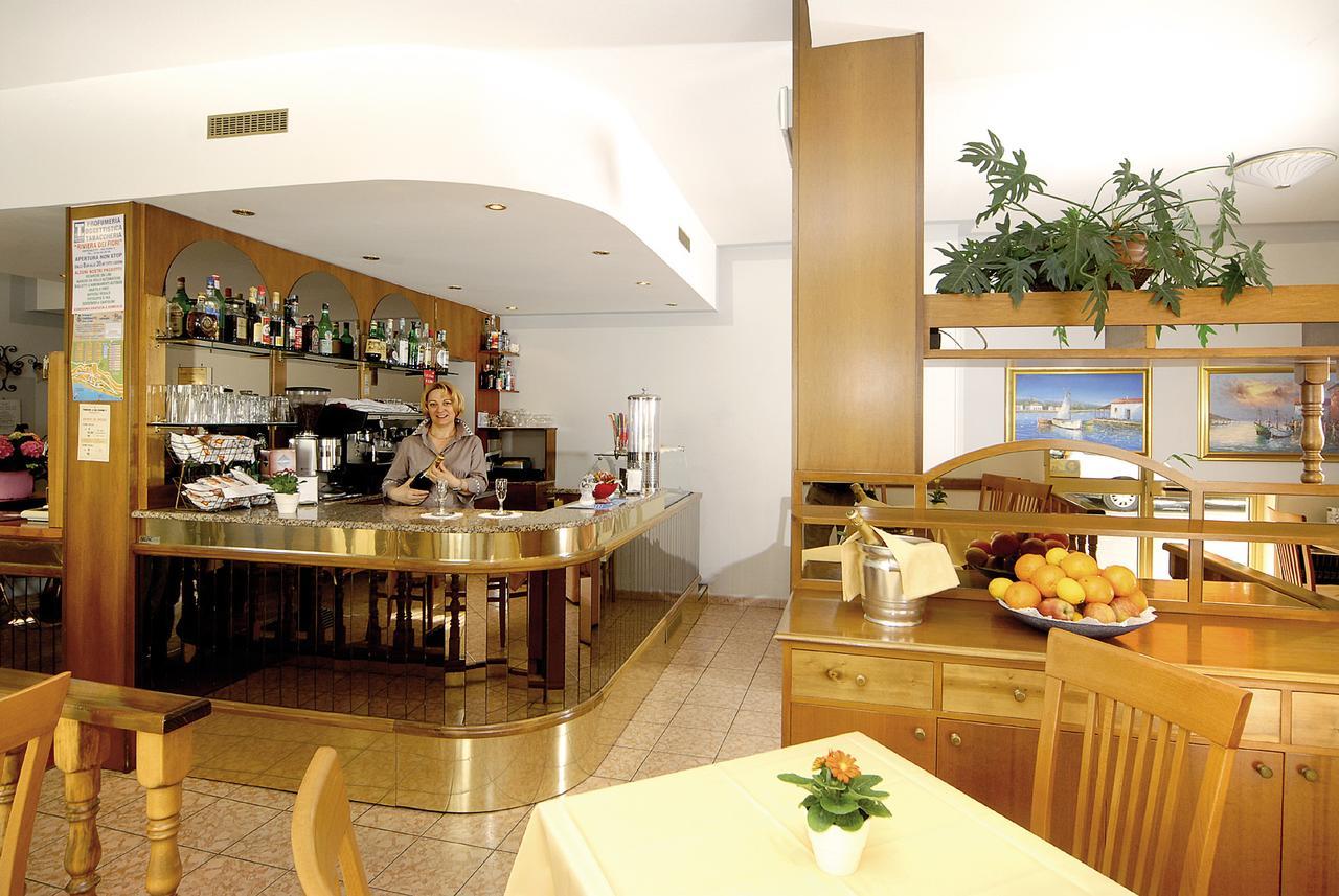 Albergo Savoia Ospedaletti Exterior photo